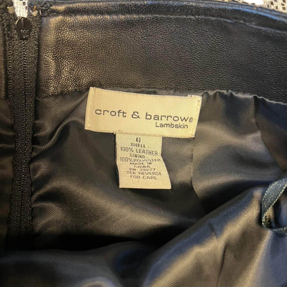 Womens  VTG Croft & Burrow Black Leather Skirt, Lambskin Sz 6 27” waist Euc - Picture 2 of 4